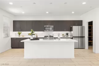 Photo #1: 2710146 Listing 