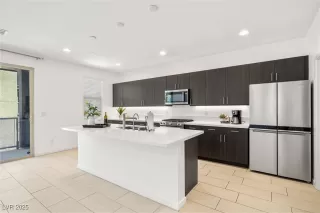 Photo #2: 2710146 Listing 