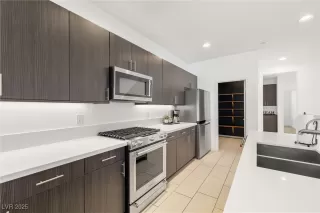 Photo #5: 2710146 Listing 