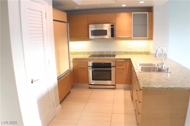 MLS: 2710187 Condo For Sale