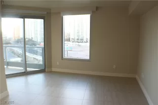 Photo #5: 2710187 Listing 