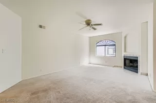 Photo #6: 2710191 Listing