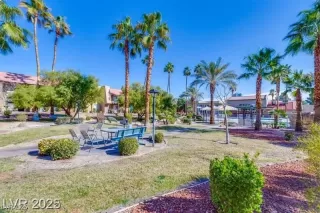 Photo #5: 2710201 Listing