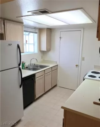 Photo #2: 2710217 Listing 