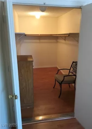 Photo #5: 2710217 Listing 