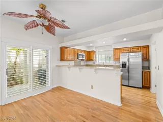 Photo #5: 2710239 Listing 