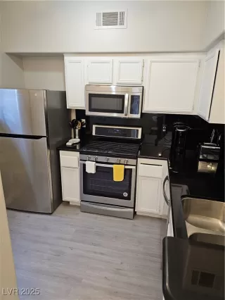 Photo #1: 2710250 Listing 