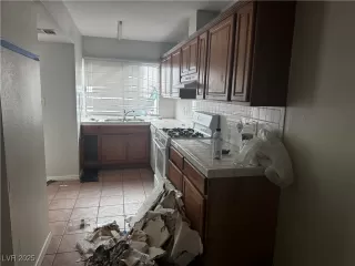 Photo #3: 2710260 Listing 