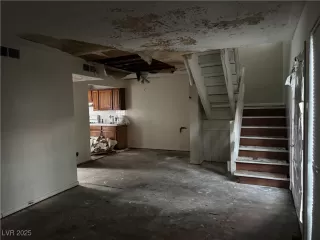 Photo #5: 2710260 Listing 