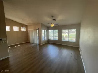 Photo #6: 2710292 Listing 