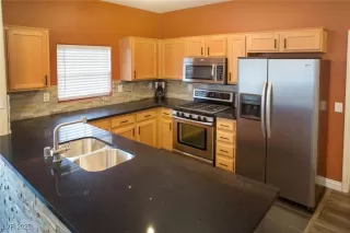 Photo #2: 2710296 Listing 