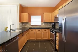 Photo #5: 2710296 Listing 