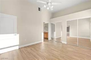 Photo #6: 2710302 Listing