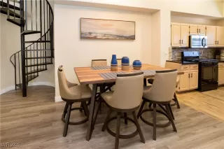 Photo #1: 2710336 Listing 