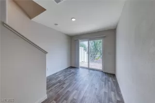 Photo #5: 2710362 Listing 