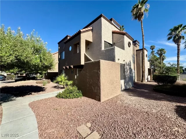 MLS: 2710390 Condo For Sale