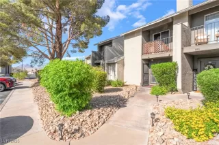 Photo #2: 2710402 Listing