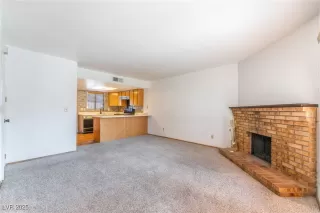 Photo #4: 2710402 Listing