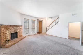 Photo #6: 2710402 Listing