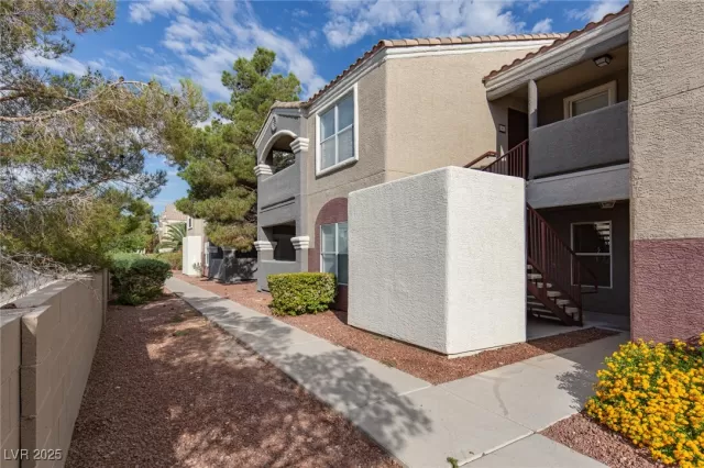 MLS: 2710407 Condo For Sale