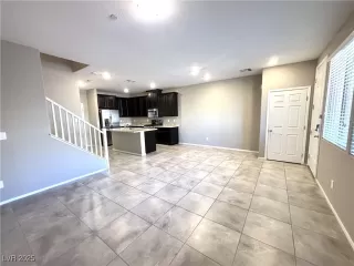 Photo #5: 2710427 Listing 