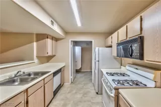 Photo #5: 2710431 Listing 