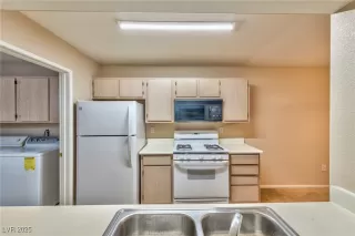 Photo #6: 2710431 Listing 