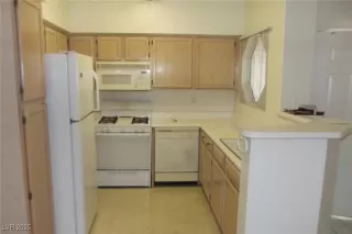 Photo #4: 2710433 Listing 