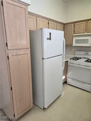 Photo #5: 2710433 Listing 