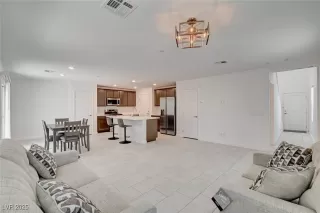 Photo #5: 2710442 Listing 