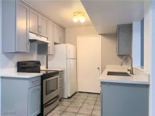 Photo #3: 2710478 Listing 