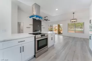 Photo #5: 2710539 Listing 