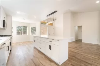 Photo #4: 2710545 Listing 