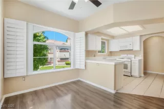 Photo #5: 2710576 Listing 