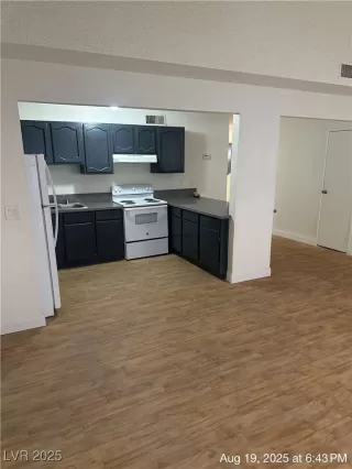 Photo #3: 2710578 Listing 