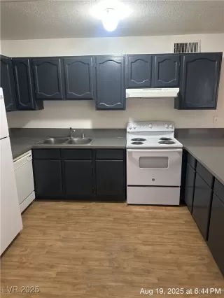 Photo #5: 2710578 Listing 