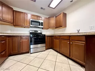 Photo #5: 2710592 Listing 