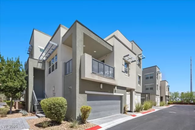 MLS: 2710600 Condo For Sale