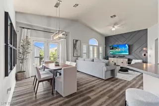 Photo #4: 2710610 Listing 