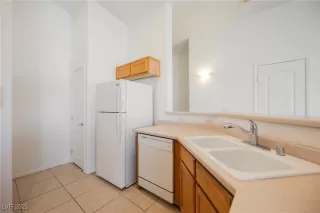 Photo #2: 2710618 Listing