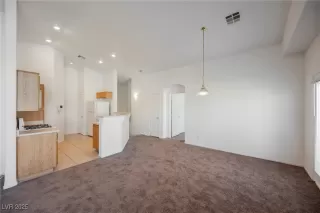 Photo #6: 2710618 Listing