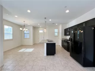 Photo #3: 2710628 Listing 