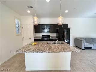 Photo #4: 2710628 Listing 