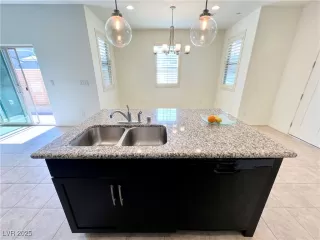 Photo #5: 2710628 Listing 