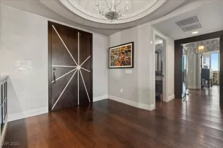 Photo #2: 2710631 Listing