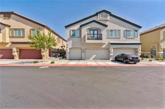 MLS: 2710674 Condo For Sale