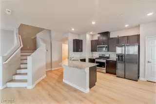 Photo #2: 2710674 Listing 