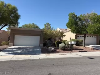 Photo #1: 2710680 Listing 