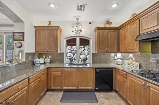 Photo #2: 2710682 Listing