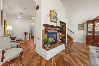 Photo #4: 2710682 Listing